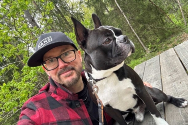 Martin med sin hund.