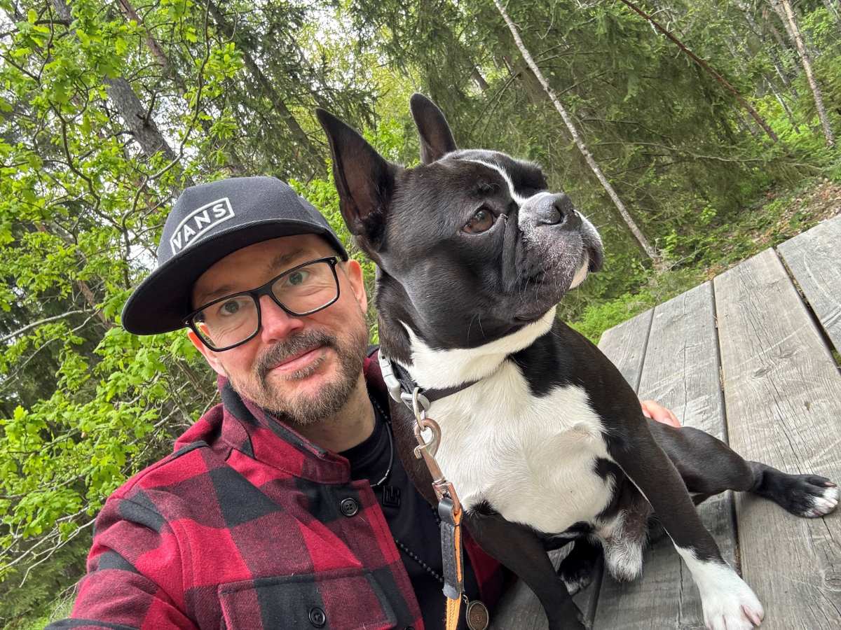 Martin med sin hund.