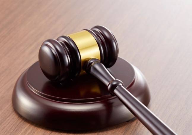 En brun årsmötesklubba.