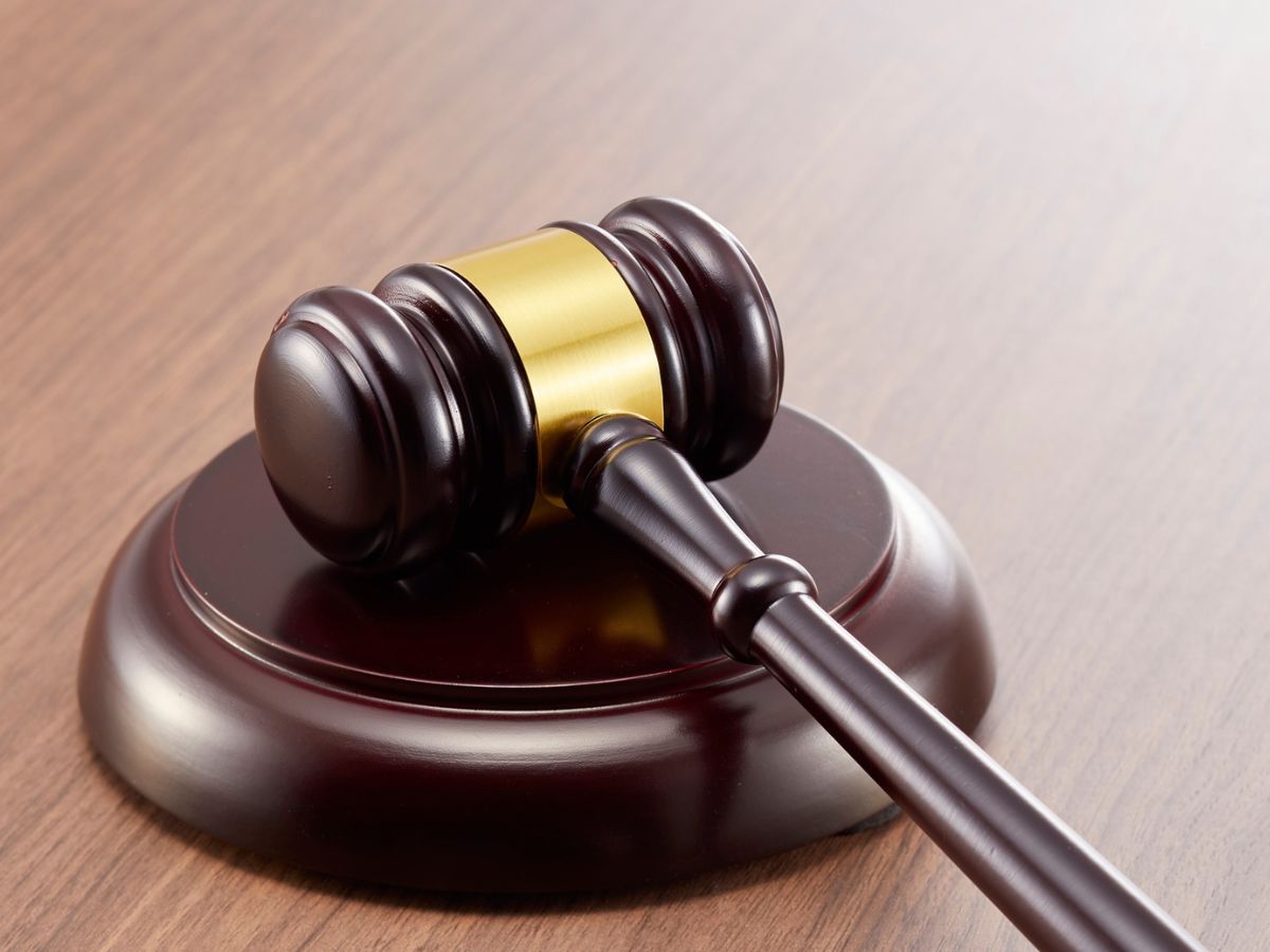 En brun årsmötesklubba.