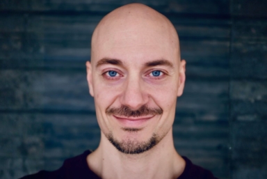 Porträtt på Elvis Pavlovic.