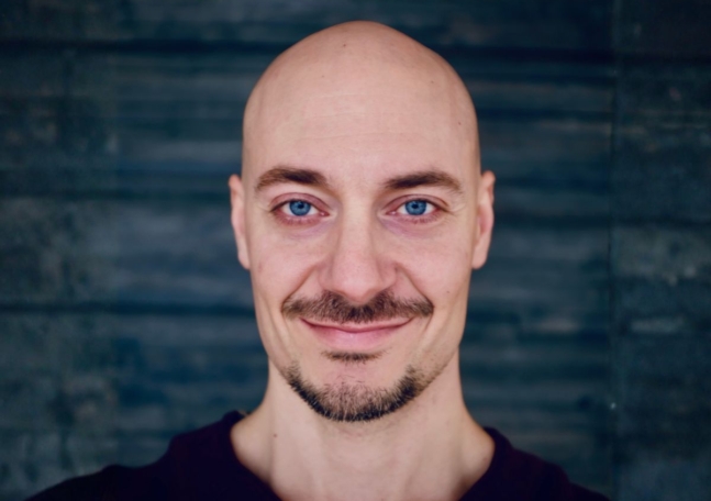 Porträtt på Elvis Pavlovic.