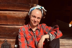 Porträtt av Månstråle Dahlström, som i artikeln berättar om sin cancerresa.