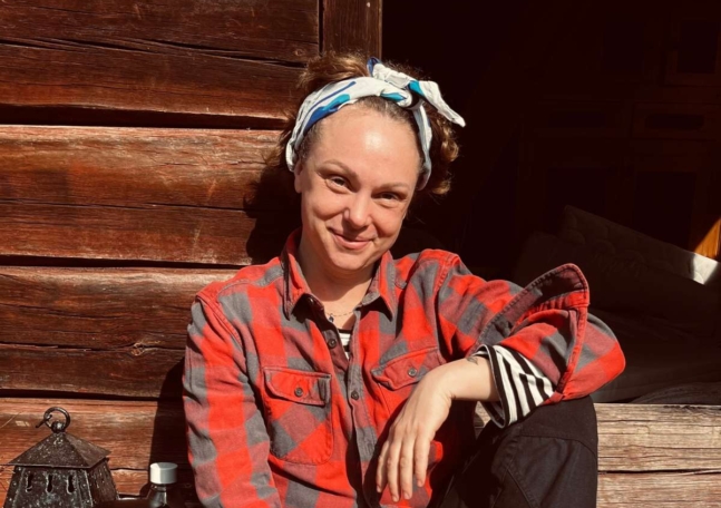 Porträtt av Månstråle Dahlström, som i artikeln berättar om sin cancerresa.