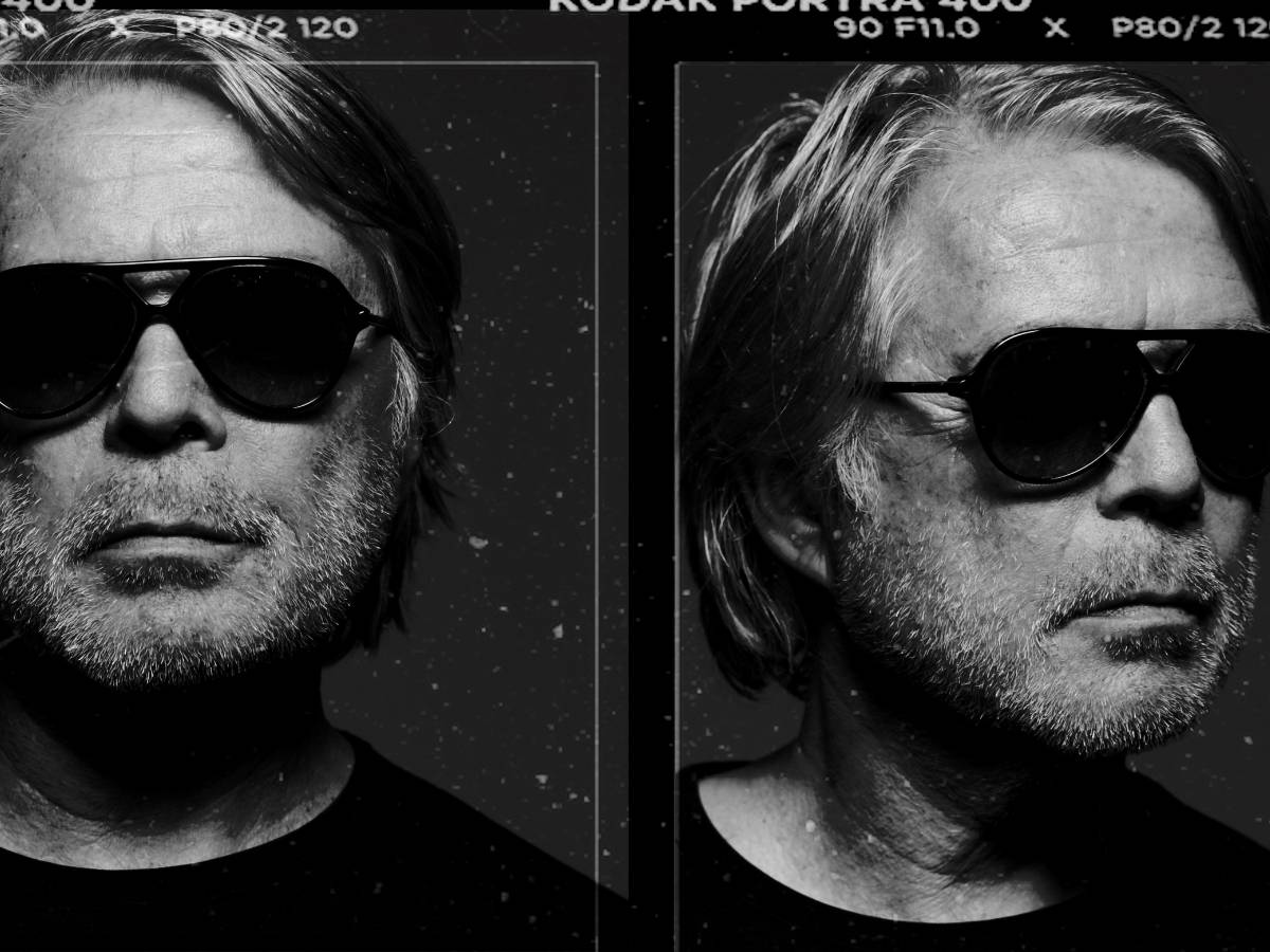 En svartvit bild på Mattias Edwall.