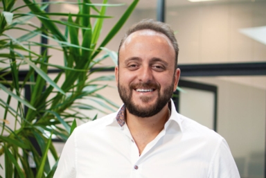 Porträtt av Elias Fadel.