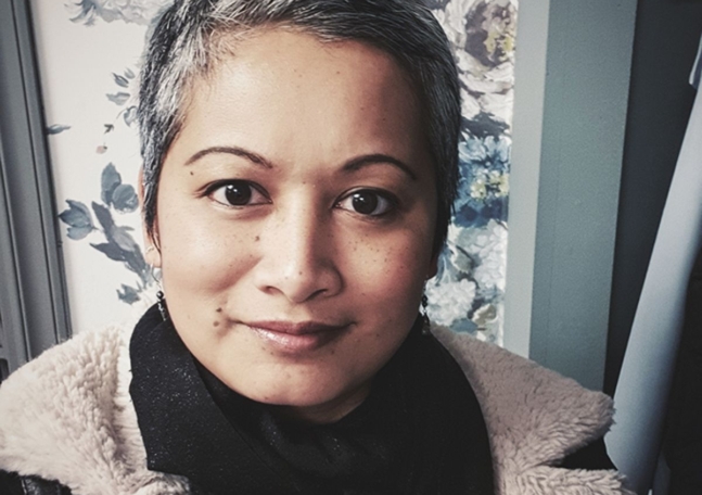 En selfie på en kvinna som tittar in i kameran. Hon intervjuas i artikeln om sin erfarenhet av cancerrehabilitering.