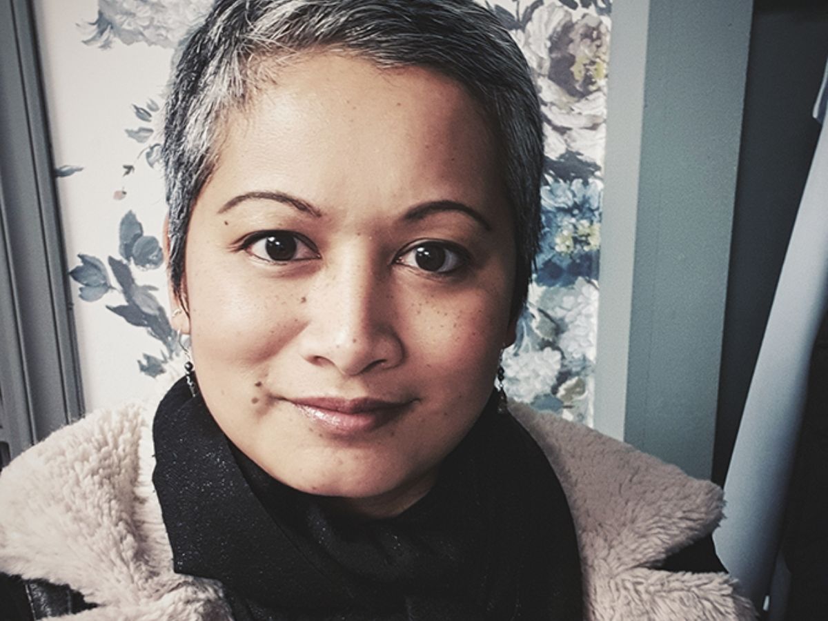 En selfie på en kvinna som tittar in i kameran. Hon intervjuas i artikeln om sin erfarenhet av cancerrehabilitering.