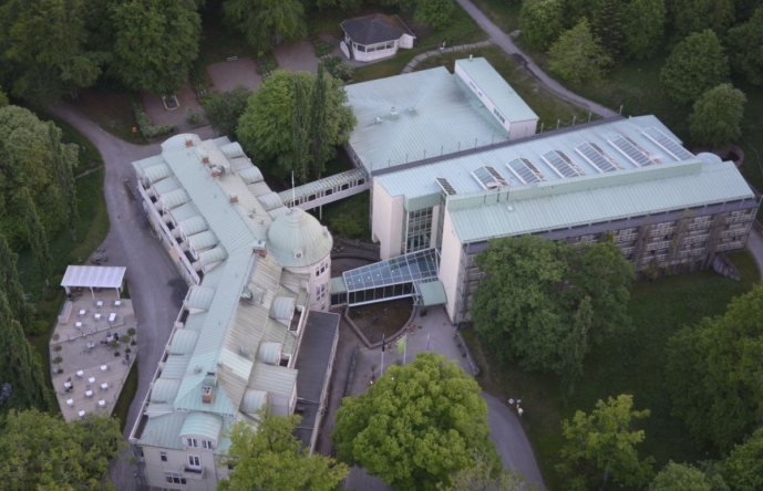 Rehabcenter Mösseberg sett ovanifrån med park och natur runtom.