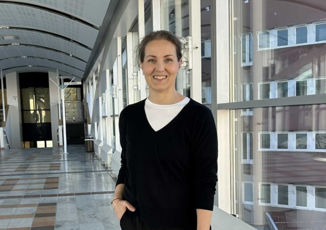 Victoria Säker, som intervjuas i artikeln om sin cancerresa.