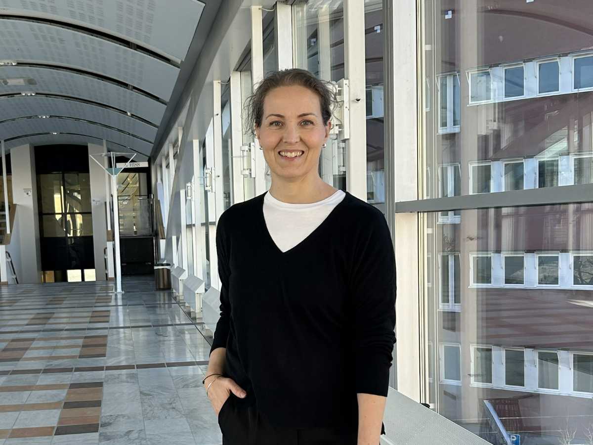 Victoria Säker, som intervjuas i artikeln om sin cancerresa.